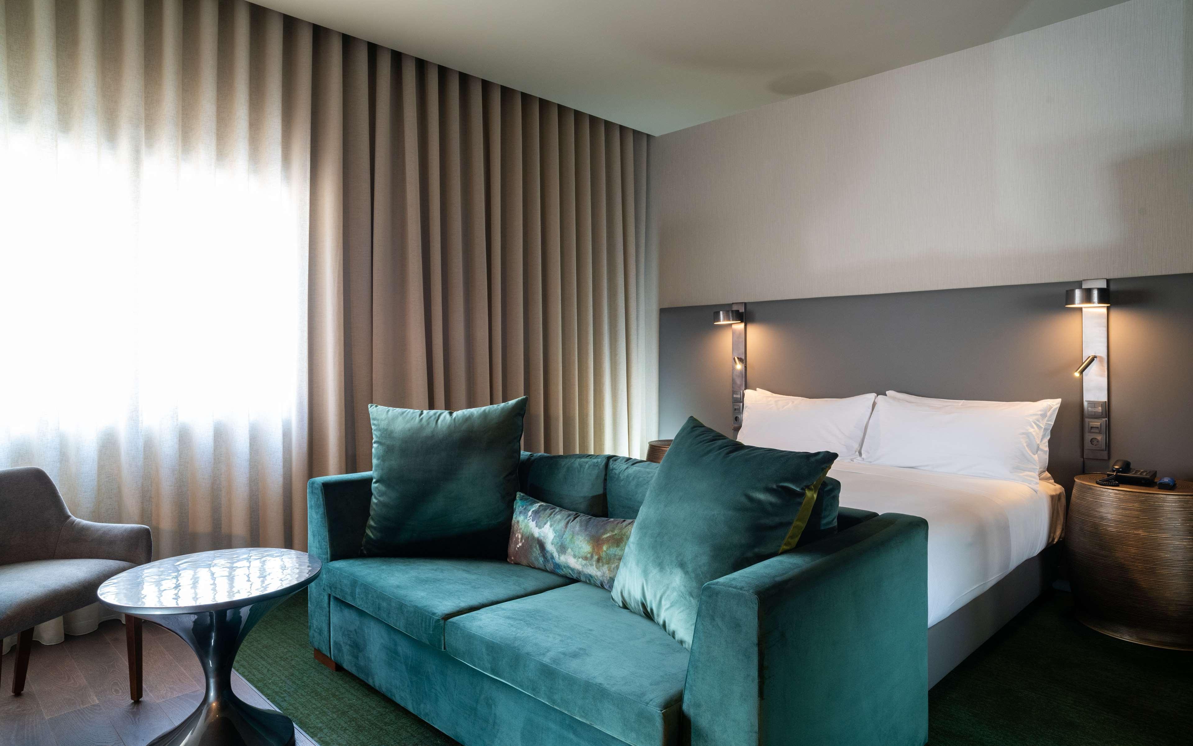 Hilton Porto Gaia Hotel Vila Nova de Gaia Exterior photo A room at the hotel