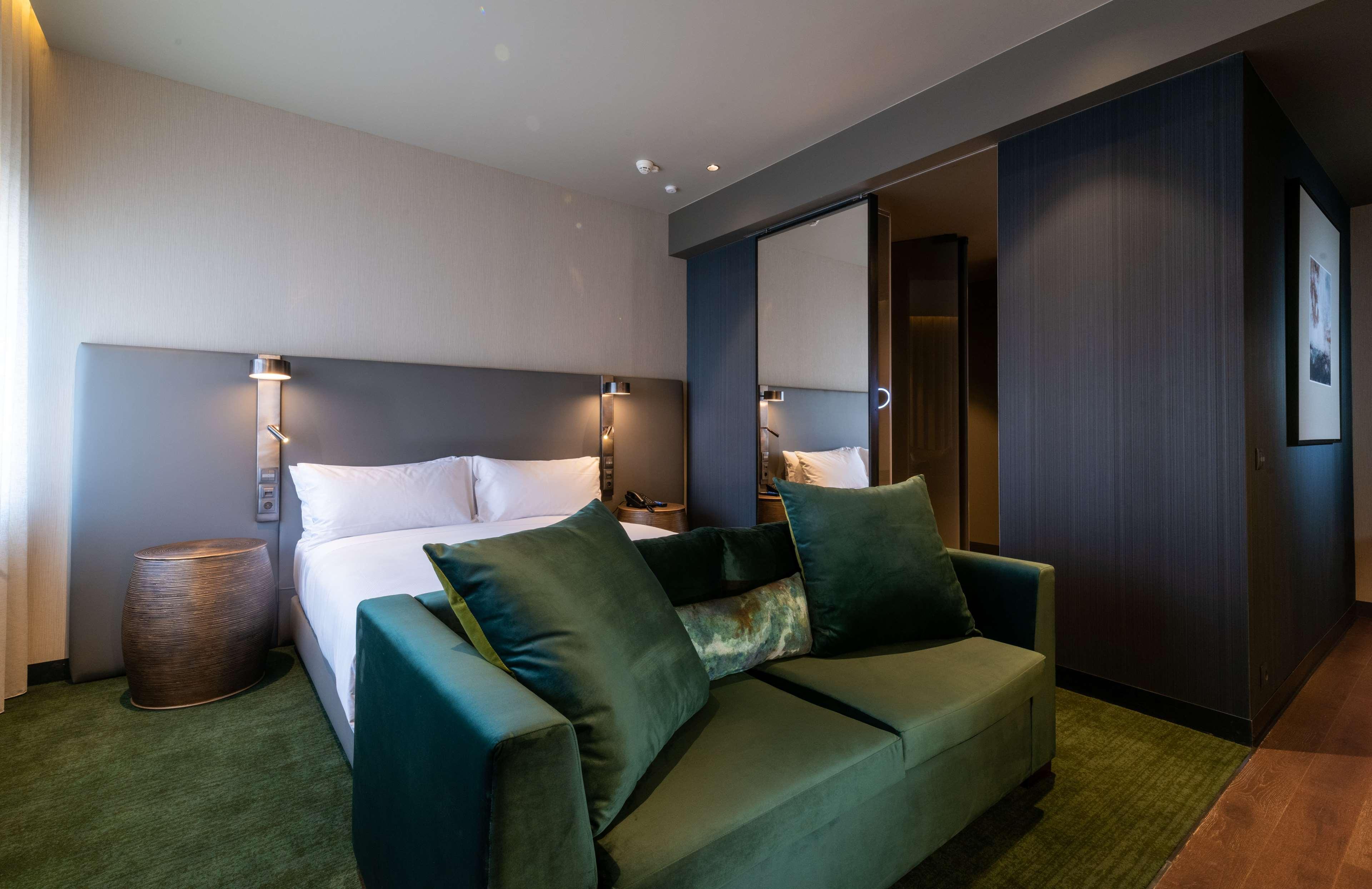 Hilton Porto Gaia Hotel Vila Nova de Gaia Exterior photo A room at the hotel